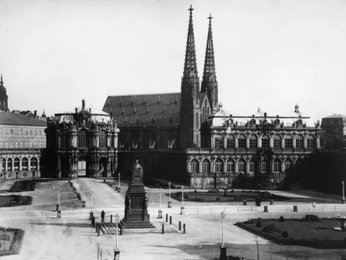 Framed Print : Zwinger Palace Framed Print : Zwinger Palace