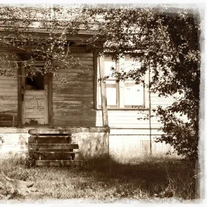 Abandoned Farmhouse in Rural Washington State