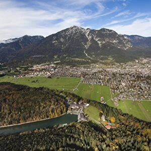 Aerial view, Riessersee Lake, Garmisch-Partenkirchen, Mt Kramerspitz or Mt Kramer, Wetterstein Range, Loisachtal Valley, Werdenfelser Land Region, Bayerisches Oberland, Bavaria, Germany