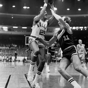 American basketball player Chet Walker playing for the Chicago Bulls at the Chicago Stadium, Chicago, Illinois American basketball player Chet Walker playing for the Chicago Bulls at the Chicago Stadium, Chicago, Illinois