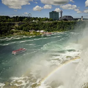 The American Falls with the Rainbow bridge, Niagara Falls, US