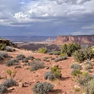 Approaching thunderstorm clouds on the eastern edge of the Green River Canyon, Canyonlands National Park, Moab, Utah, USA