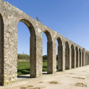 Aqueduct leading to town, Obidos, Lisboa, Portugal