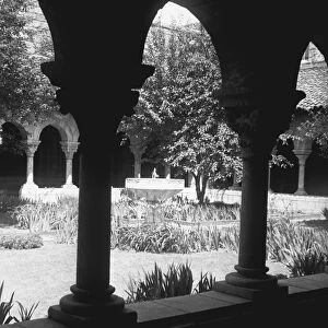 Archway in courtyard (B&W)