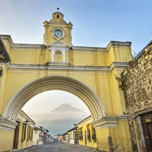 Arco de Santa Catalina (Santa Catalina Arch) and Volcan de Agua in Antigua Guatemala
