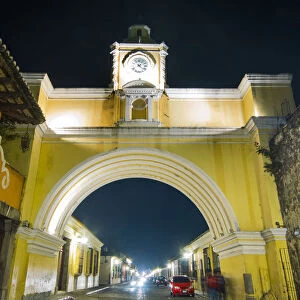 Arco de Santa Catalina (Santa Catalina Arch) by night, Antigua Guatemala