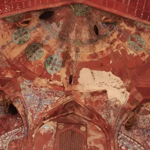 Detail of artwork inside dome of Buland Darwaza Detail of artwork inside dome of Buland Darwaza