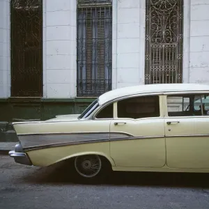 automobile, car, cuba, day, havana, nobody, old-fashioned, outdoor, parked, retro automobile, car, cuba, day, havana, nobody, old-fashioned, outdoor, parked, retro