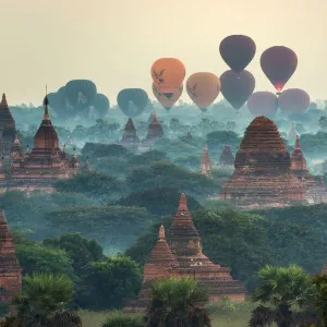 Bagan, balloons starter flying over ancient temples