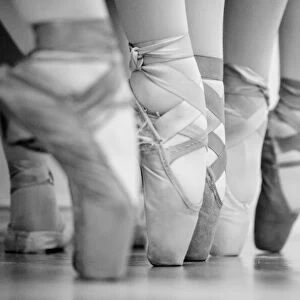 Ballet pointe black and white