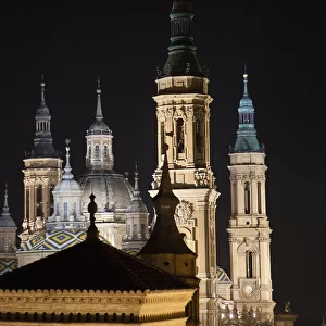 Basilica of Our Lady of the Pillar at night