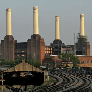 Art Deco Collection: Iconic Art Deco Battersea Power Station