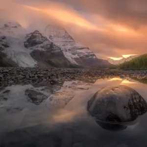 Berg lake with reflection of Mount Robson Berg lake with reflection of Mount Robson