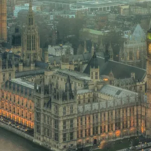 Big Ben and the Palace of Westminster at dusk