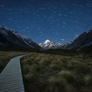 Boardwalk in the Hooker valley in the middle of stars tail to Aoraki national park