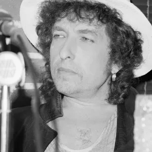 Bob Dylan Wearing A White Hat Bob Dylan Wearing A White Hat