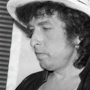Bob Dylan Wearing A White Hat Bob Dylan Wearing A White Hat