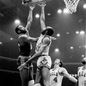 Bob Lanier of the Detroit Pistons during the NBA playoffs on April 6, 1975 at the Chicago Stadium in Chicago, Il Bob Lanier of the Detroit Pistons during the NBA playoffs on April 6, 1975 at the Chicago Stadium in Chicago, Il
