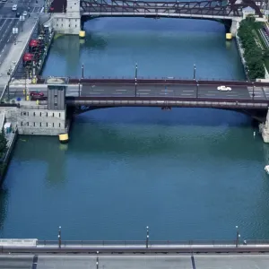 Bridges Across the Chicago River Bridges Across the Chicago River
