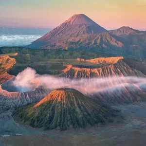 Bromo Vocalno at sunrise, East Java, Indonesia Bromo Vocalno at sunrise, East Java, Indonesia