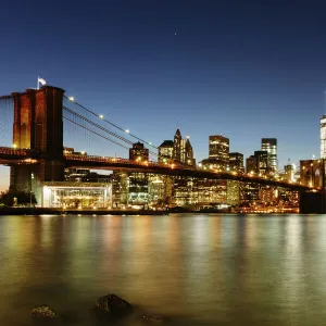 Brooklyn bridge and Manhattan at night, New York