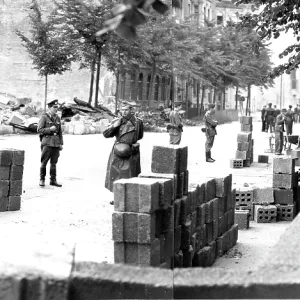 Building the Berlin Wall Building the Berlin Wall