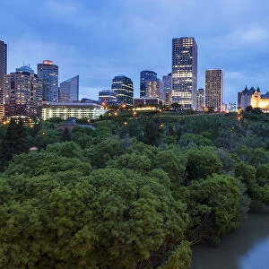 Canada, Alberta, Edmonton, Cityscape with trees and river
