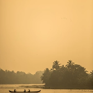 canoe in Kerala