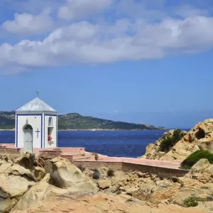 Chapel on the coast, Isola Spargi in back, Maddalena, National Park La Maddalena