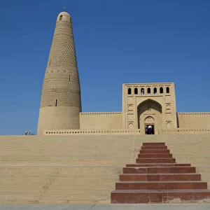 China, Silk Road, Xinjiang Province, Turpan, tourists at Emin Minaret
