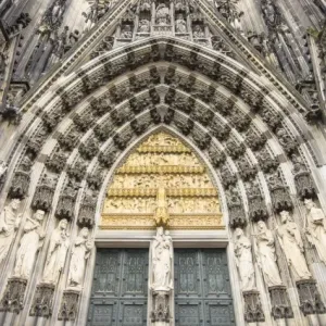 La façade de la cathédrale de Cologne - Cologne, Allemagne. La façade de la cathédrale de Cologne - Cologne, Allemagne.