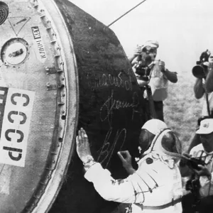 Images Dated 1975 July: 21 Jul 1975