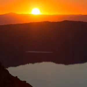 Crater Lake at dawn