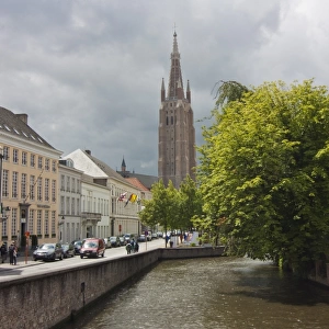 Cruise ON Brugge Canal