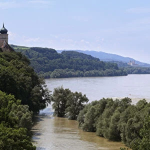Danube River with Schloss Schoenbuehel Palace, in the distance, Melk Abbey, Wachau, Mostviertel, Lower Austria, Austria, Europe