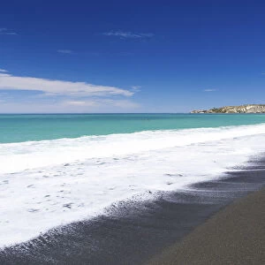 Dark beach with views of Kaikoura and Point Kean, Kaikoura, Canterbury Region, New Zealand