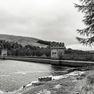 Derwent dam black and white