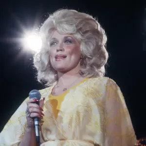 Dolly Performing In LA