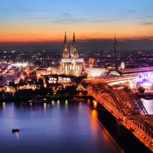 Dom de Cologne la nuit. Dom de Cologne la nuit.