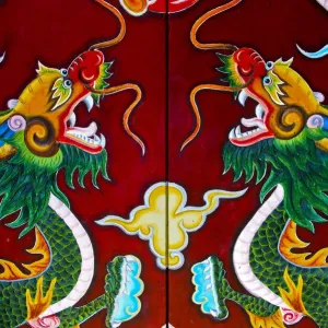 La porte du dragon à Hoi An, au Vietnam. La porte du dragon à Hoi An, au Vietnam.