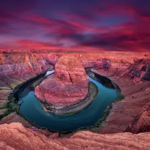 Dramatic Sunrise at Horseshoe Bend Dramatic Sunrise at Horseshoe Bend