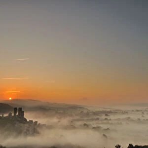 Early morning mist at Corfe castle