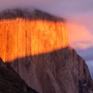 El capitan mountain sunlit El capitan mountain sunlit