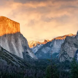 Epic Yosemite Valley Print from Tunnel View Lookout Epic Yosemite Valley Print from Tunnel View Lookout