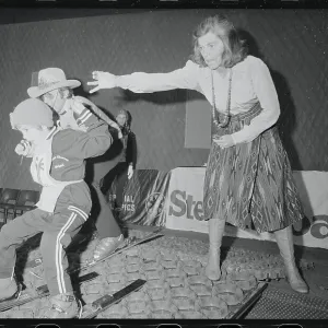 Images Dated 1976 November: 4 Nov 1976