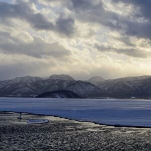 Evening mood at the frozen Lake Kussharo, Akan-Nationalpark, Kawayu Onsen, Hokkaido, Japan