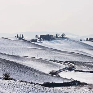 Farmhouse on a snow-covered hill near Monteroni dArbia, Tuscany, Italy, Europe