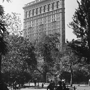 Iconic Buildings Around the World Collection: Dramatic Looking Flatiron Building