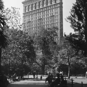 Iconic Buildings Around the World Collection: Dramatic Looking Flatiron Building