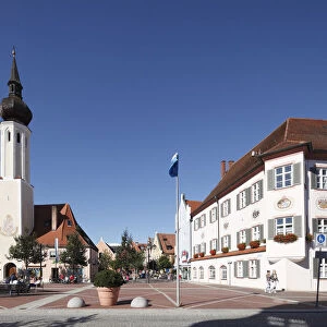 Frauenkircherl Church and City Hall on Schrannenplatz square, Erding, Upper Bavaria, Bavaria, Germany, Europe